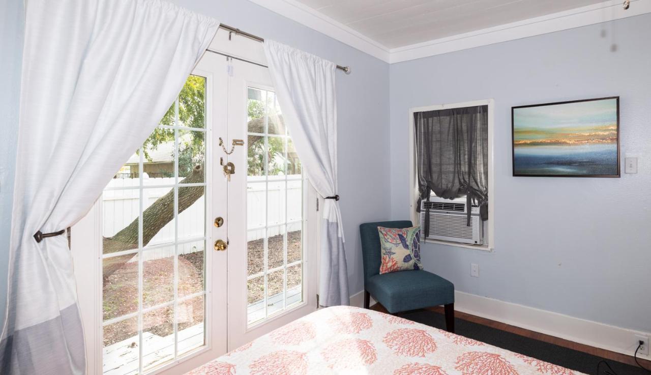 הוילה Beautiful Two-Story In Central Galveston, Short Walk To Beach, Near Downtown! | Seas The Breeze מראה חיצוני תמונה