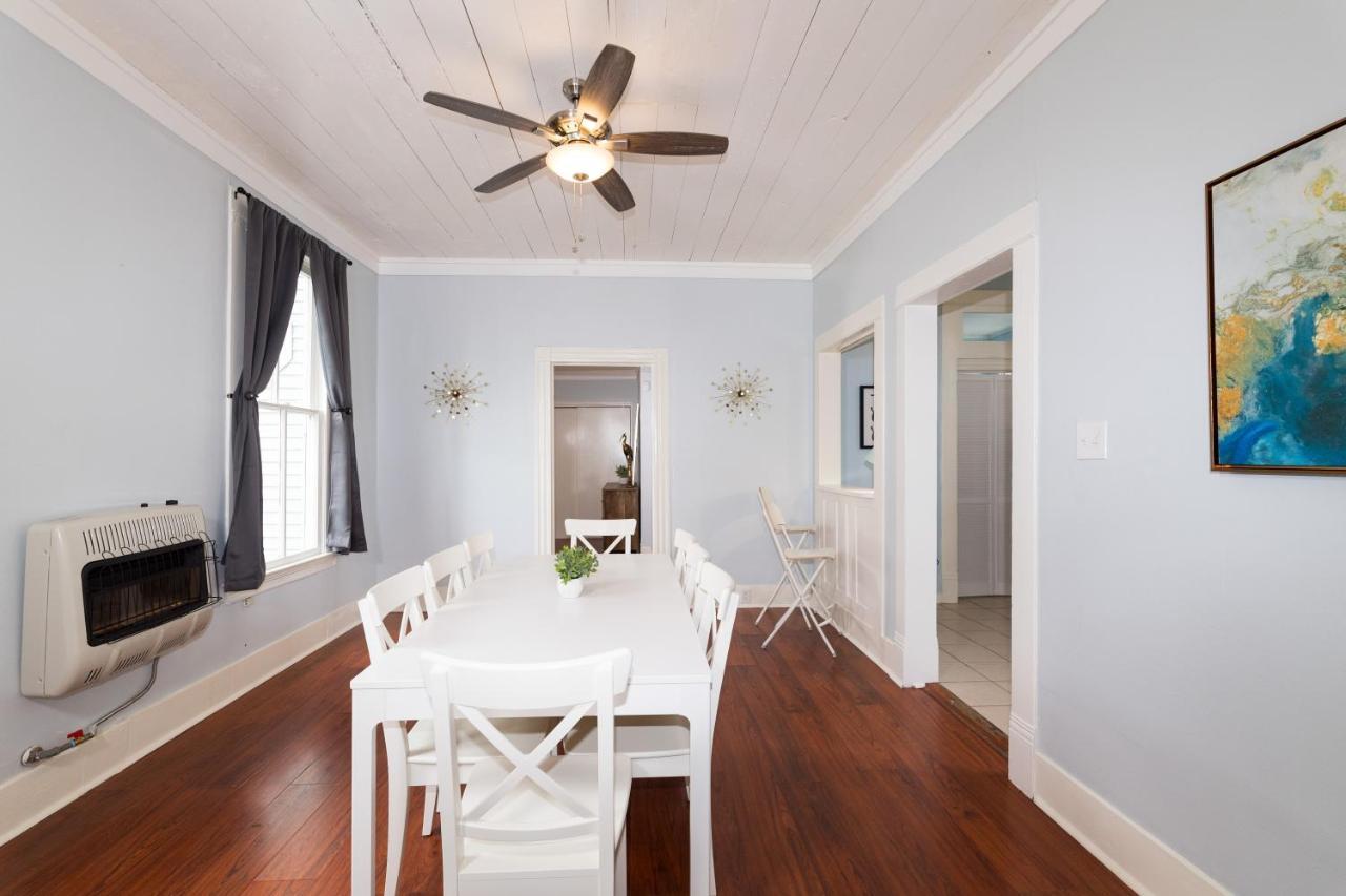 הוילה Beautiful Two-Story In Central Galveston, Short Walk To Beach, Near Downtown! | Seas The Breeze מראה חיצוני תמונה