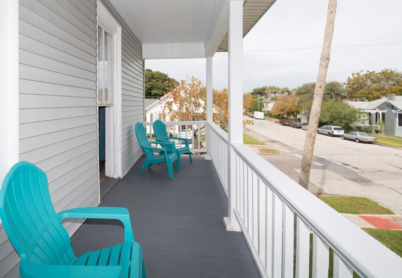 הוילה Beautiful Two-Story In Central Galveston, Short Walk To Beach, Near Downtown! | Seas The Breeze מראה חיצוני תמונה