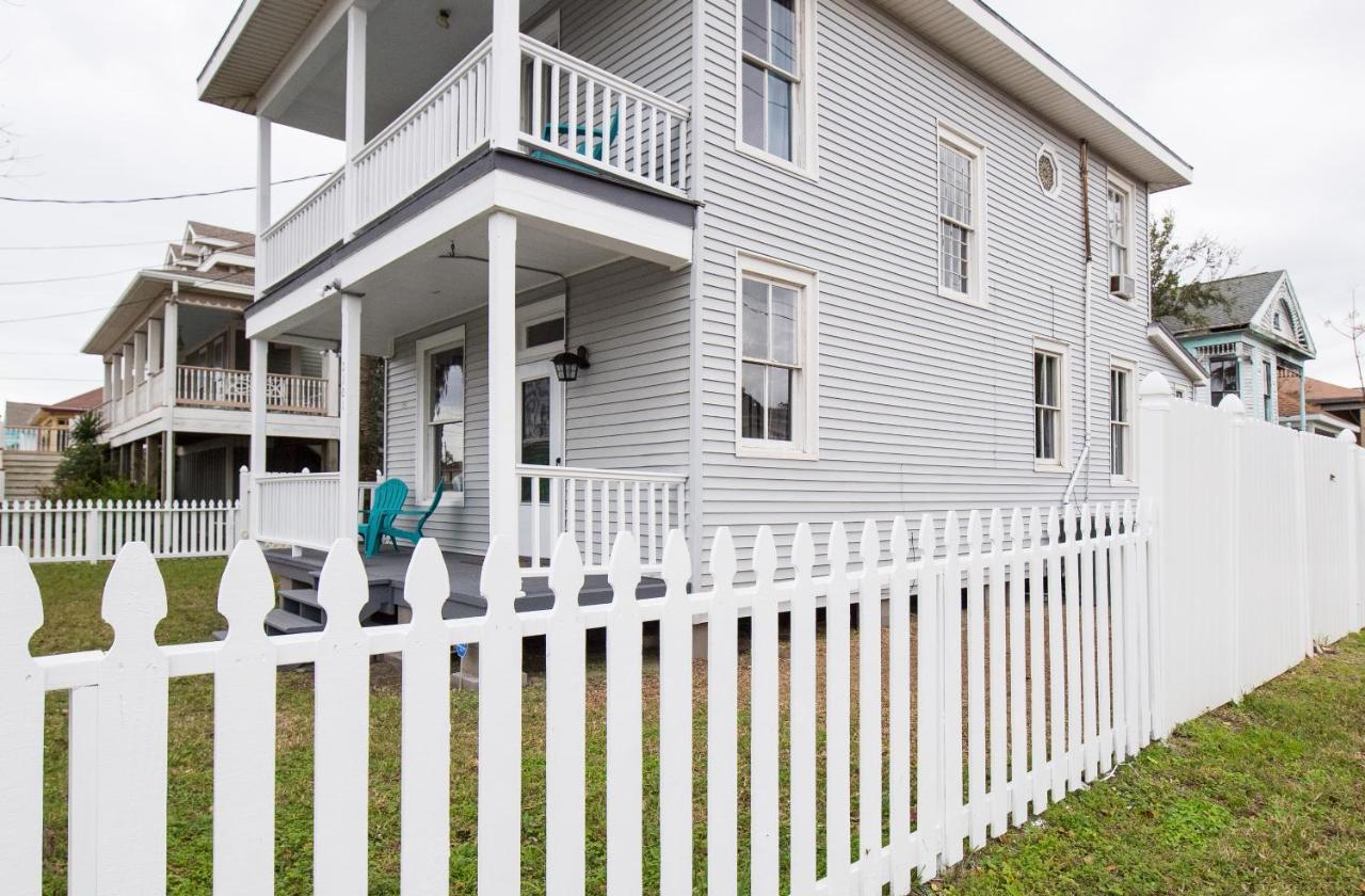 הוילה Beautiful Two-Story In Central Galveston, Short Walk To Beach, Near Downtown! | Seas The Breeze מראה חיצוני תמונה