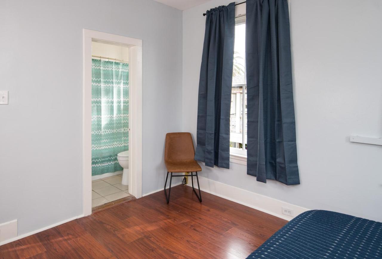הוילה Beautiful Two-Story In Central Galveston, Short Walk To Beach, Near Downtown! | Seas The Breeze מראה חיצוני תמונה