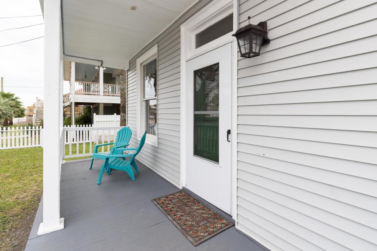 הוילה Beautiful Two-Story In Central Galveston, Short Walk To Beach, Near Downtown! | Seas The Breeze מראה חיצוני תמונה