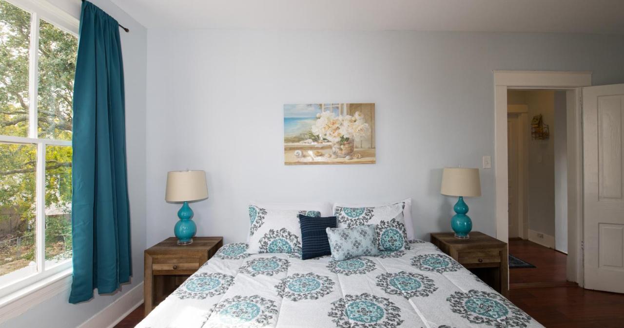 הוילה Beautiful Two-Story In Central Galveston, Short Walk To Beach, Near Downtown! | Seas The Breeze מראה חיצוני תמונה