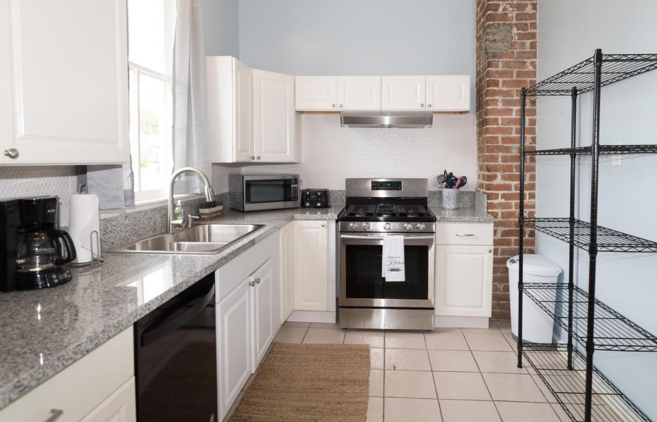 הוילה Beautiful Two-Story In Central Galveston, Short Walk To Beach, Near Downtown! | Seas The Breeze מראה חיצוני תמונה