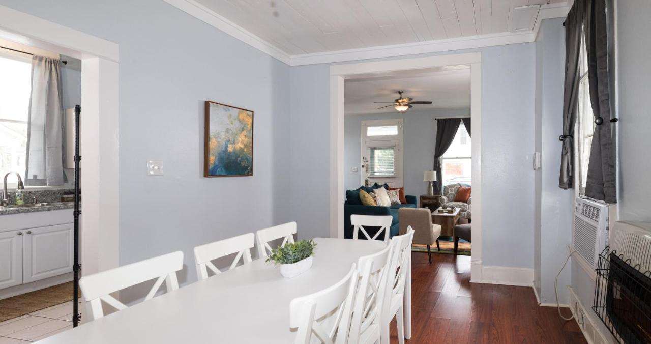 הוילה Beautiful Two-Story In Central Galveston, Short Walk To Beach, Near Downtown! | Seas The Breeze מראה חיצוני תמונה