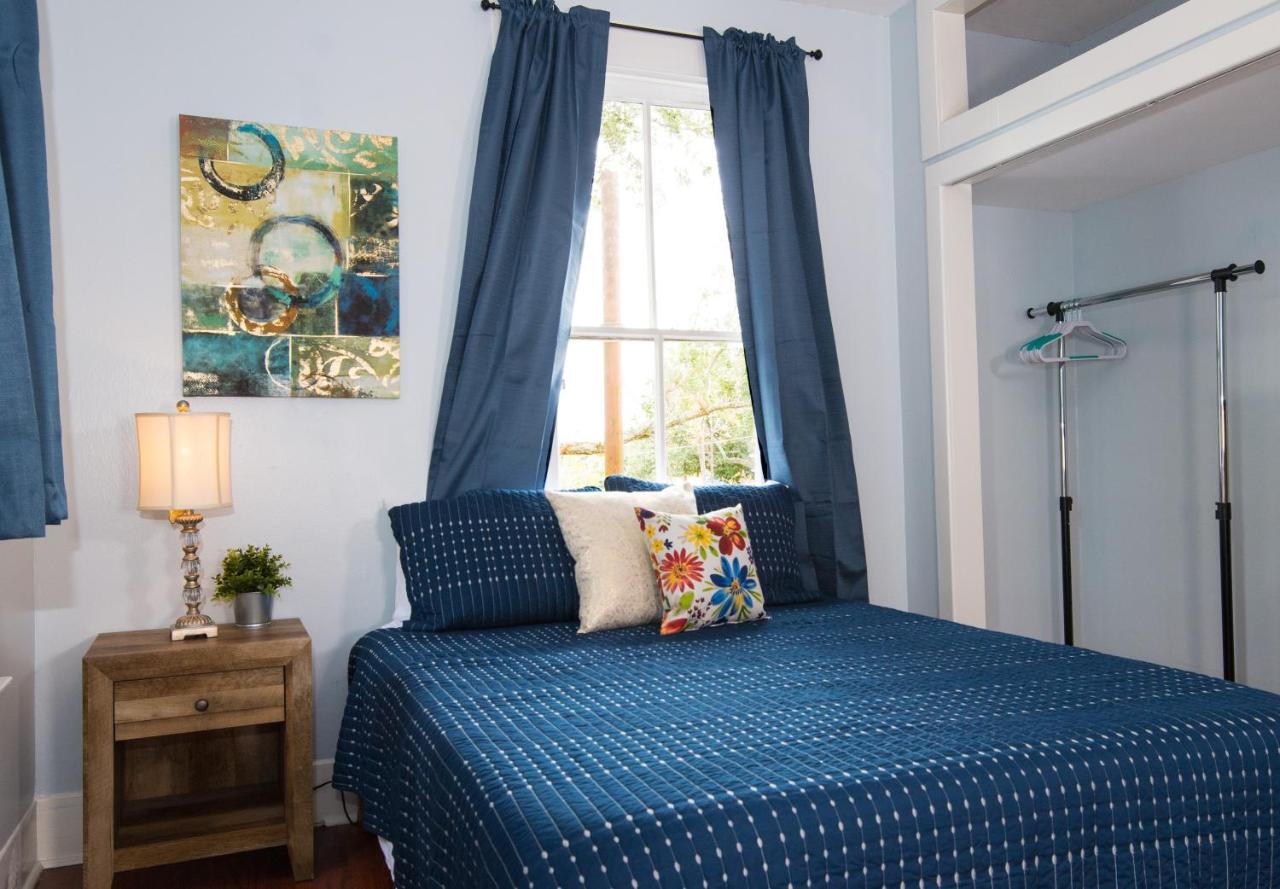 הוילה Beautiful Two-Story In Central Galveston, Short Walk To Beach, Near Downtown! | Seas The Breeze מראה חיצוני תמונה