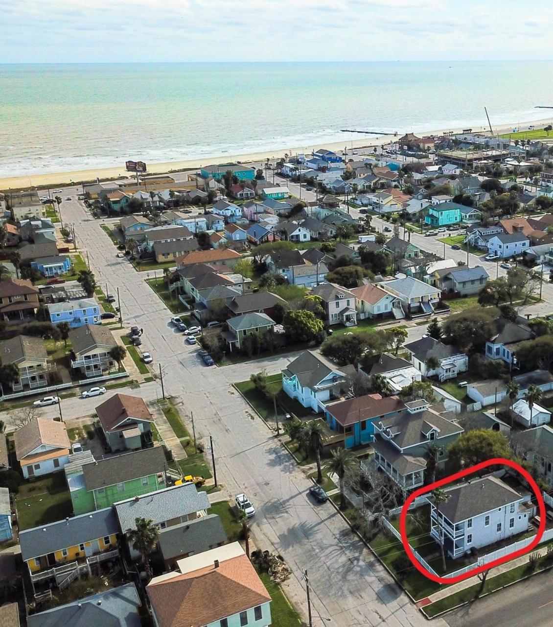 הוילה Beautiful Two-Story In Central Galveston, Short Walk To Beach, Near Downtown! | Seas The Breeze מראה חיצוני תמונה